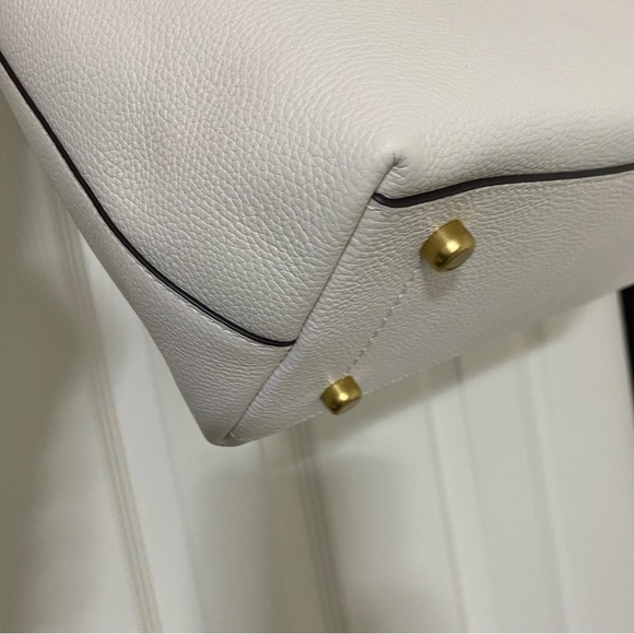 $325 NEW! COACH Luxe Pebbled Leather Medium Taylor Tote in Chalk - Picture 7 of 11
